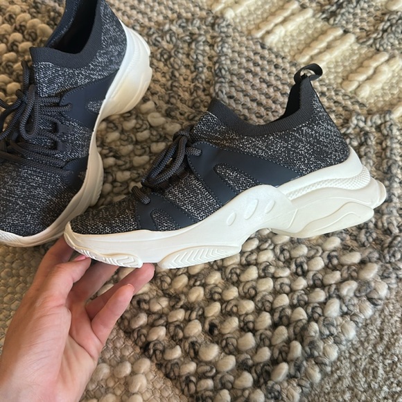 Stylish Black and White Knit Sneakers - Picture 5 of 5